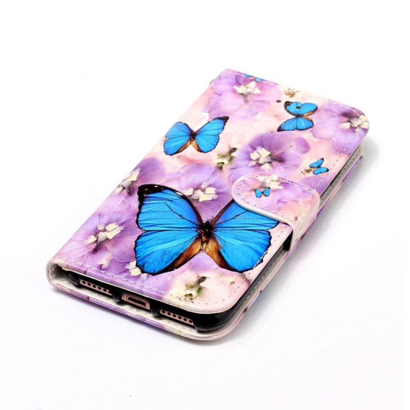 Housse Samsung Galaxy S24 Plus 5G Papillons Bleus et Fleurs Violettes à Lanière